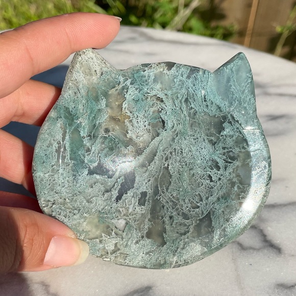 Green Moss Agate Carved Bowl in the shape of a cat - Picture 2 of 4
